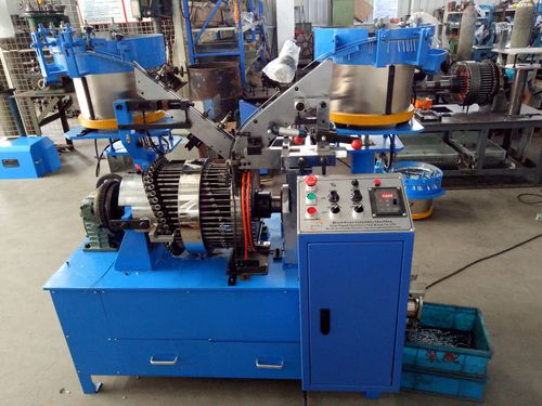 সম্পর্কে সর্বশেষ কোম্পানী কেস জার্মান স্বয়ংচালিত সরবরাহকারী উন্নত রিভেট তৈরির মেশিনের মাধ্যমে উৎপাদন ক্ষমতা বৃদ্ধি করেছে